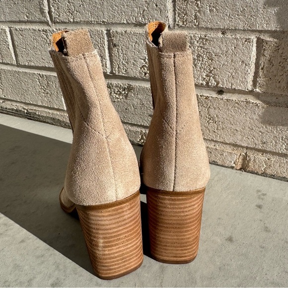 Oshay Pointed Toe Bootie Women Sz 4
Marc Fisher LTD Walnut Suede New - Picture 11 of 15